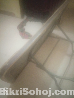 খাবার টেবিল